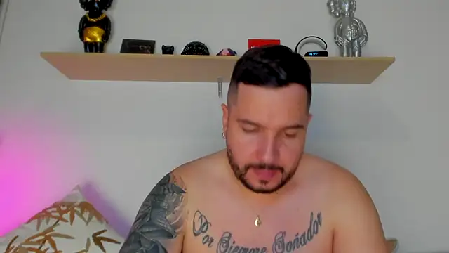 camilo restrepo21 online show from October 11, 2025, 11:39 pm