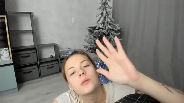 Snapshot of why_again_me chatting on December 13, 2025, 8:04 pm why again me online show from December 13, 2025, 8:04 pm