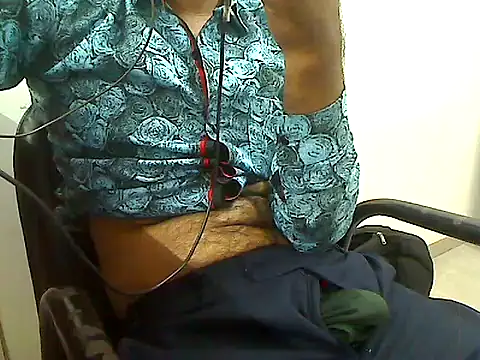 Snapshot of lltstr52 chatting on May 8, 2026, 5:44 am lltstr52 online show from May 8, 2026, 5:44 am