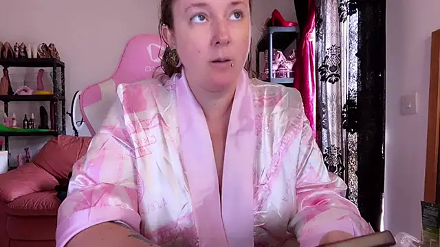 Snapshot of kisicaxx chatting on November 7, 2025, 10:20 am kisicaxx online show from November 7, 2025, 10:20 am