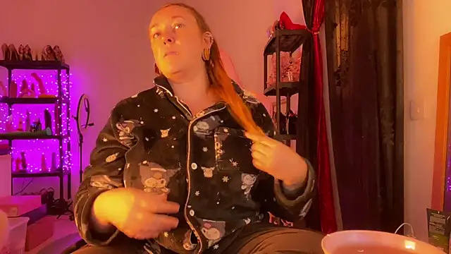 Snapshot of kisicaxx chatting on November 24, 2025, 6:30 pm kisicaxx online show from November 24, 2025, 6:30 pm