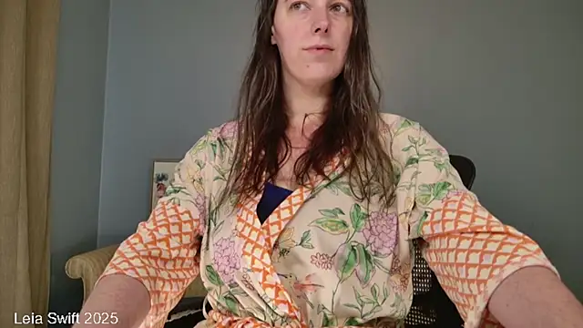 LeiaSwift online show from October 25, 2025, 11:20 am