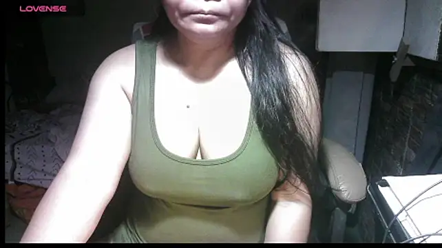 Snapshot of Hotpinay43 chatting on September 18, 2025, 12:02 am Hotpinay43 online show from September 18, 2025, 12:02 am