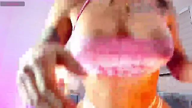 Snapshot of hollythomson chatting on June 21, 2026, 3:56 am hollythomson online show from June 21, 2026, 3:56 am