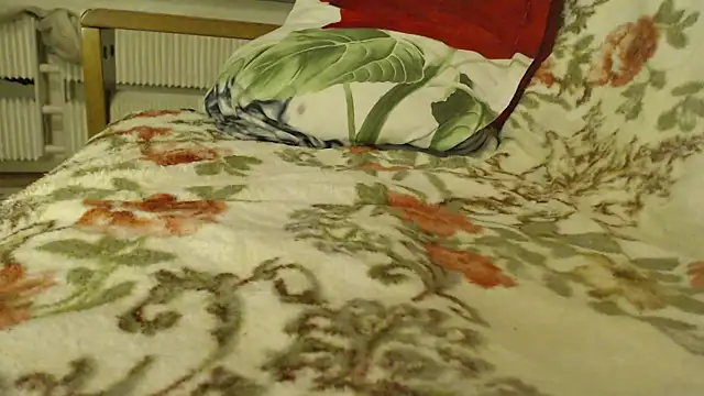 Snapshot of larawet chatting on January 8, 2025, 3:39 pm larawet online show from January 8, 2025, 3:39 pm