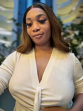 Snapshot of __Nessa__ chatting on December 22, 2024, 1:11 pm Nessa online show from December 22, 2024, 1:11 pm