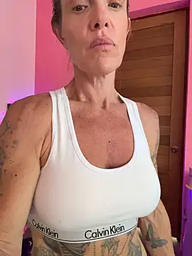 Snapshot of mommyselenafit_ chatting on June 28, 2026, 4:52 am mommyselenafit online show from June 28, 2026, 4:52 am