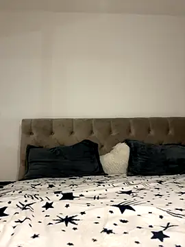 Snapshot of IrisBlues chatting on November 27, 2025, 5:24 pm IrisBlues online show from November 27, 2025, 5:24 pm