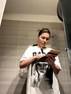 Snapshot of IrisBlues chatting on November 4, 2025, 5:28 pm IrisBlues online show from November 4, 2025, 5:28 pm