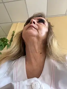 Irina2909xh online show from September 18, 2025, 9:01 am