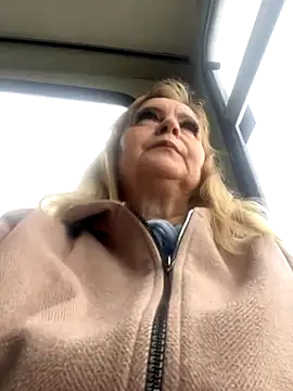 Snapshot of Irina2909@xh chatting on November 12, 2025, 12:20 pm Irina2909xh online show from November 12, 2025, 12:20 pm