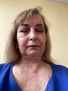 Snapshot of Irina2909@xh chatting on August 5, 2026, 7:35 am Irina2909xh online show from August 5, 2026, 7:35 am