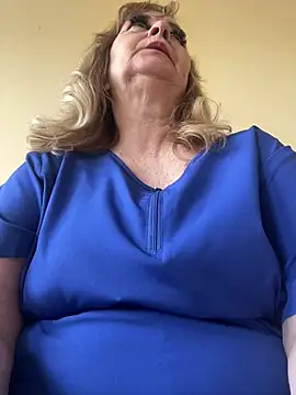 Snapshot of Irina2909@xh chatting on June 16, 2026, 8:47 am Irina2909xh online show from June 16, 2026, 8:47 am