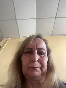Snapshot of Irina2909@xh chatting on June 25, 2026, 7:35 am Irina2909xh online show from June 25, 2026, 7:35 am