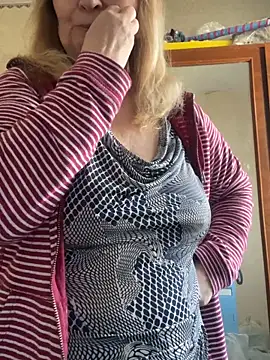 Irina2909xh online show from May 3, 2026, 12:42 pm