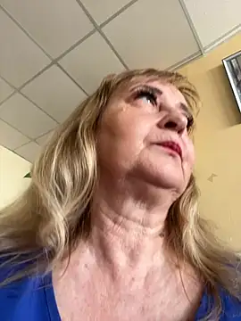 Snapshot of Irina2909@xh chatting on July 17, 2026, 9:17 am Irina2909xh online show from July 17, 2026, 9:17 am
