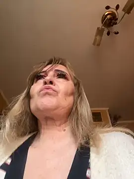 Snapshot of Irina2909@xh chatting on October 22, 2025, 6:57 am Irina2909xh online show from October 22, 2025, 6:57 am