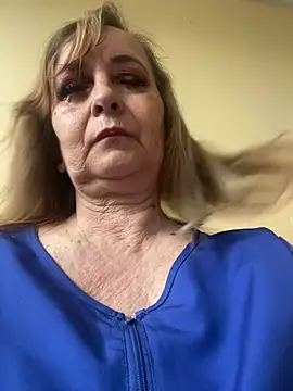 Snapshot of Irina2909@xh chatting on June 17, 2026, 8:25 am Irina2909xh online show from June 17, 2026, 8:25 am