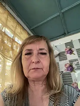 Snapshot of Irina2909@xh chatting on July 5, 2026, 9:05 am Irina2909xh online show from July 5, 2026, 9:05 am