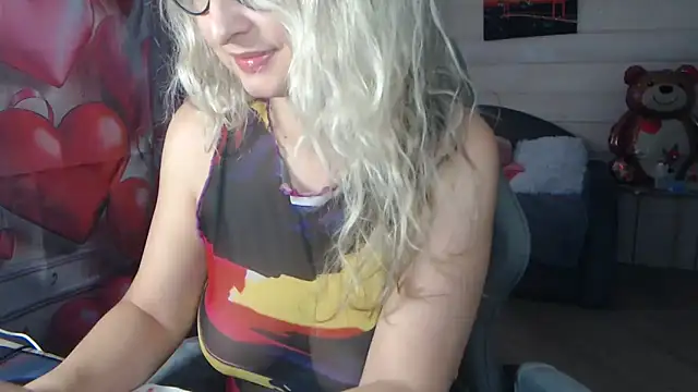 Snapshot of RubiLakros chatting on March 1, 2026, 10:15 am RubiLakros online show from March 1, 2026, 10:15 am