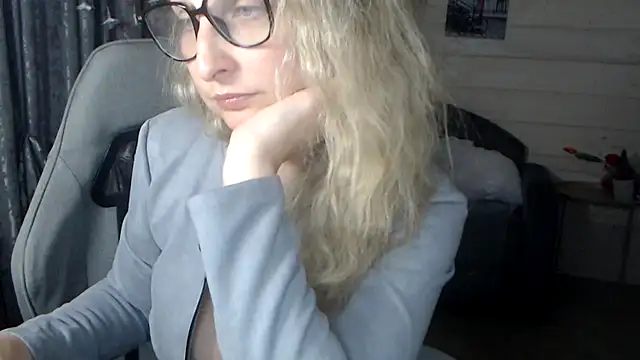 Snapshot of RubiLakros chatting on November 6, 2025, 12:09 pm RubiLakros online show from November 6, 2025, 12:09 pm