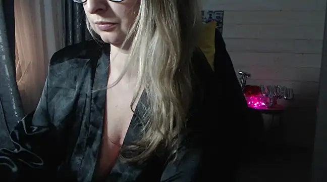 Snapshot of RubiLakros chatting on February 28, 2025, 9:01 pm RubiLakros online show from February 28, 2025, 9:01 pm