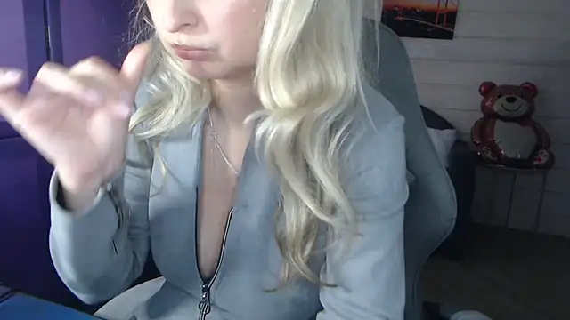 RubiLakros online show from April 29, 2026, 11:58 am