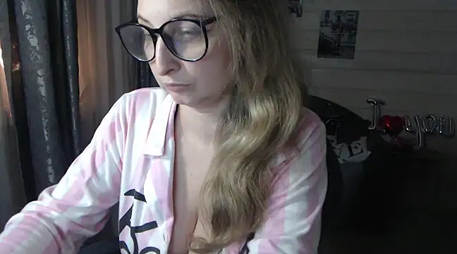 Snapshot of RubiLakros chatting on March 5, 2025, 4:24 pm RubiLakros online show from March 5, 2025, 4:24 pm