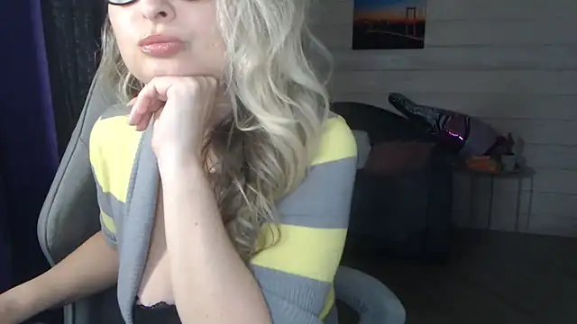 RubiLakros online show from May 25, 2026, 8:07 pm