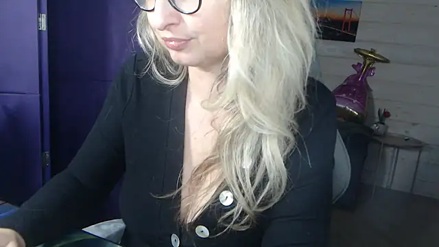 RubiLakros online show from May 12, 2026, 7:53 pm