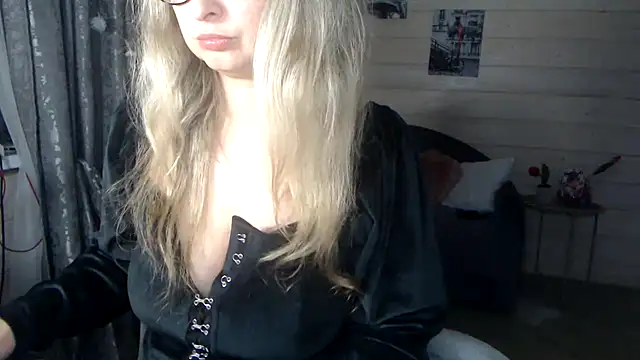 Snapshot of RubiLakros chatting on November 24, 2025, 8:20 pm RubiLakros online show from November 24, 2025, 8:20 pm