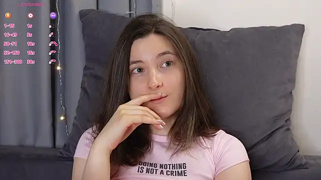 BeckyMartens online show from November 5, 2025, 1:52 am