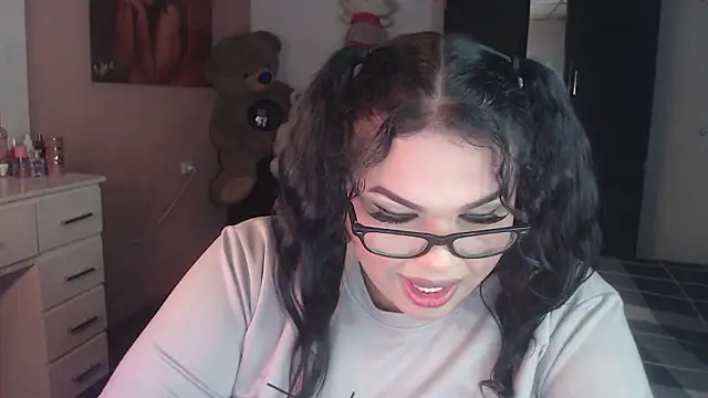 kami hot ts online show from March 17, 2026, 5:10 am