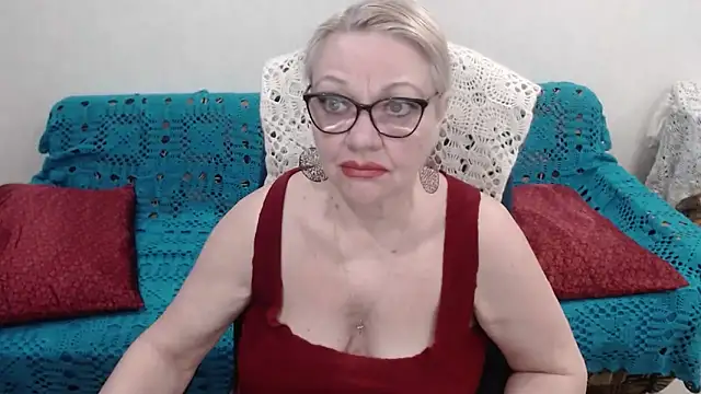 Snapshot of xHoneyLadyx chatting on May 14, 2026, 12:24 pm xHoneyLadyx online show from May 14, 2026, 12:24 pm