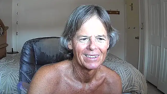 Snapshot of nakeedcowboi65 chatting on July 28, 2026, 12:34 pm nakeedcowboi65 online show from July 28, 2026, 12:34 pm
