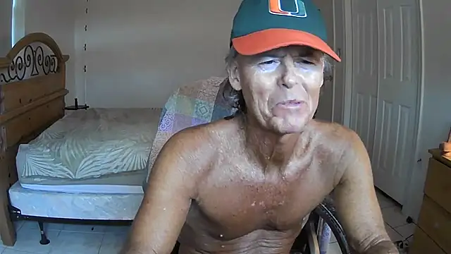 Snapshot of nakeedcowboi65 chatting on August 4, 2026, 9:52 pm nakeedcowboi65 online show from August 4, 2026, 9:52 pm