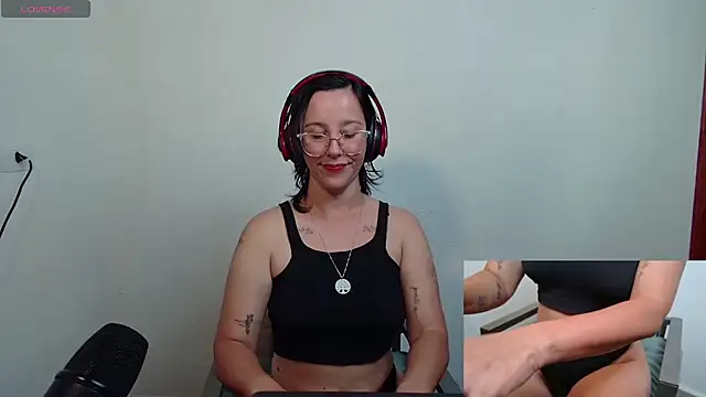 mahina84 online show from July 16, 2026, 7:11 pm