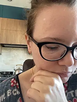 Snapshot of AngelaWhiti chatting on April 15, 2026, 8:53 am AngelaWhiti online show from April 15, 2026, 8:53 am