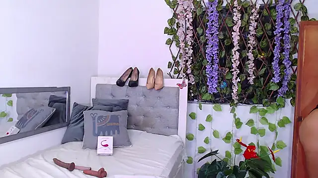 sweet brunette19 online show from February 13, 2025, 12:13 am