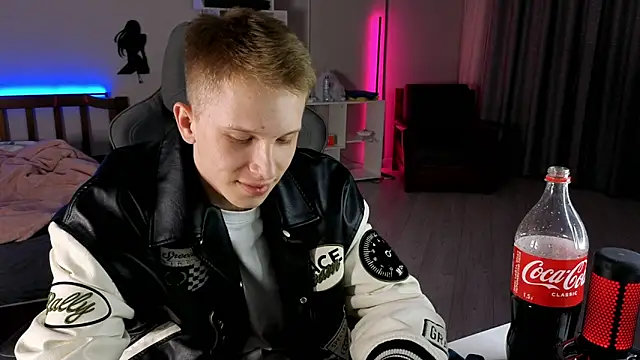 Snapshot of arlekincrop chatting on September 22, 2025, 8:59 pm arlekincrop online show from September 22, 2025, 8:59 pm