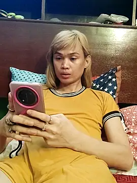 QueenSoreal online show from June 4, 2026, 4:17 am