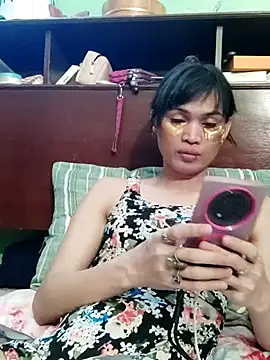 Snapshot of QueenSoreal chatting on July 22, 2026, 6:59 am QueenSoreal online show from July 22, 2026, 6:59 am