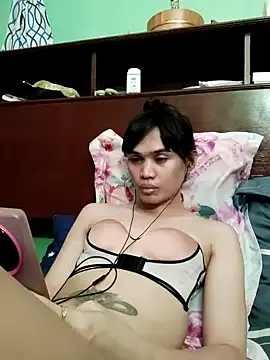 QueenSoreal online show from May 5, 2026, 4:54 pm