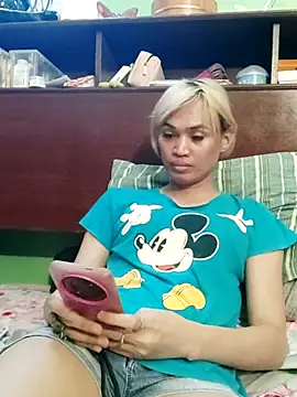 Snapshot of QueenSoreal chatting on July 21, 2026, 6:04 am QueenSoreal online show from July 21, 2026, 6:04 am