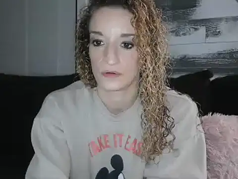 Snapshot of AshleyRain chatting on August 1, 2026, 6:44 am AshleyRain online show from August 1, 2026, 6:44 am