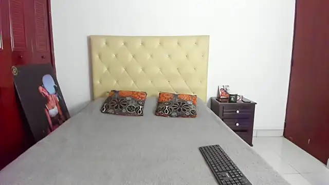 Snapshot of LUISSA_ chatting on November 16, 2025, 11:37 am LUISSA online show from November 16, 2025, 11:37 am