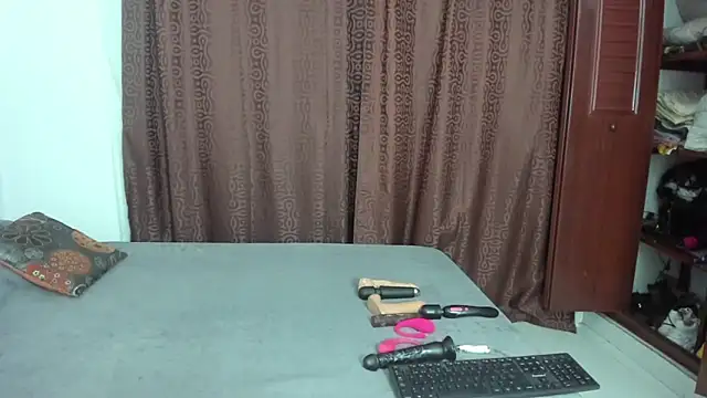 Snapshot of LUISSA_ chatting on February 11, 2026, 10:59 am LUISSA online show from February 11, 2026, 10:59 am