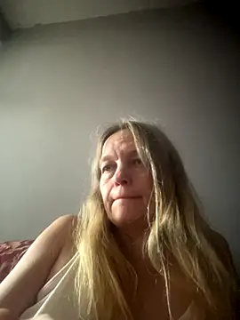 Susanel online show from October 13, 2025, 11:34 am