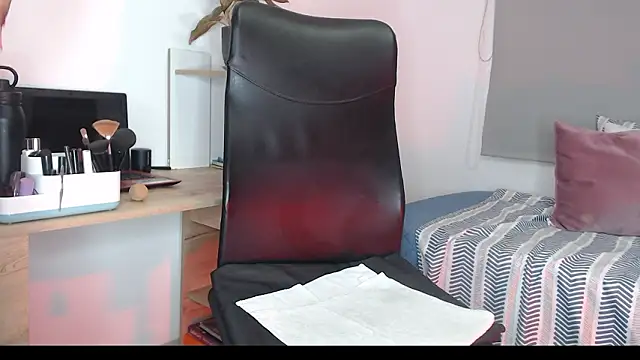 Snapshot of BriannaLorens chatting on March 13, 2026, 3:28 pm BriannaLorens online show from March 13, 2026, 3:28 pm