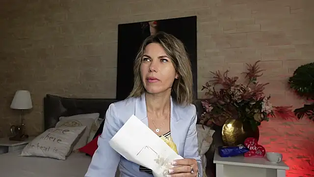 FeliciaKrige online show from May 4, 2026, 6:55 pm